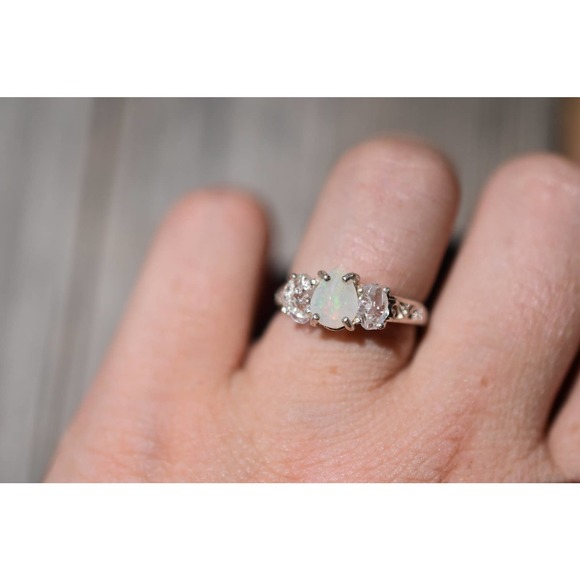 Raw Crystal Ring, Raw Stone Ring, Rings for Women, Stacking Ring, Raw Ge… - Picture 2 of 4